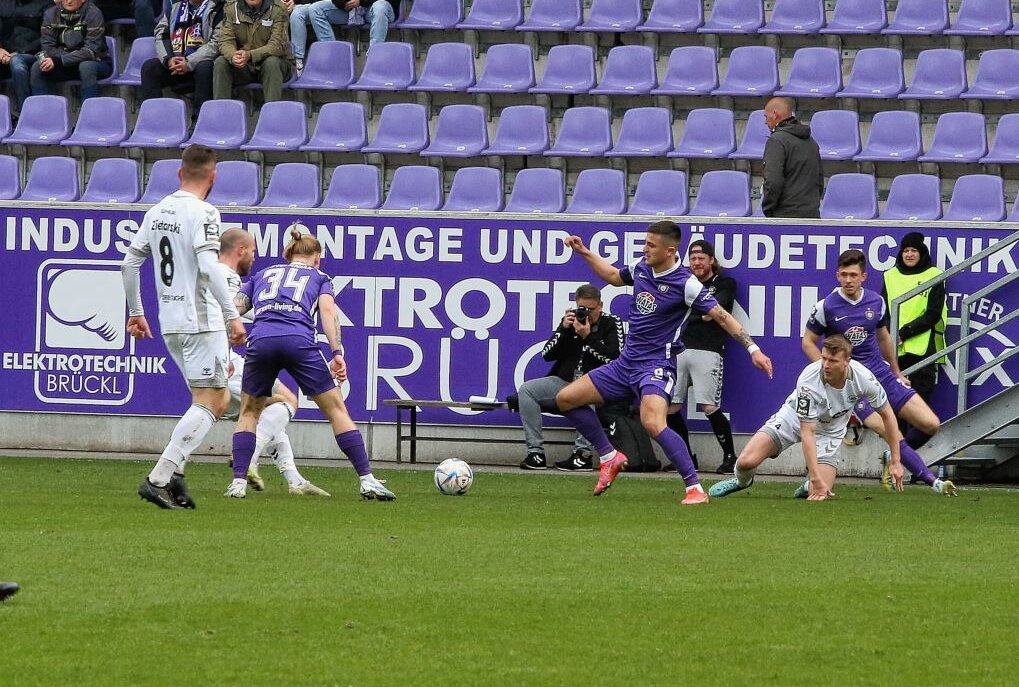 FC Erzgebirge Aue: Elfmeter bringt Erlösung - Der FC Erzgebirge Aue spielte gegen den VfB Oldenburg. Foto: Katja Lippmann-Wagner
