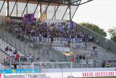 FC Erzgebirge Aue: Hochintensives Spiel endet Remis - Aues mitgereisten Fans. Foto: Alexander Gerber