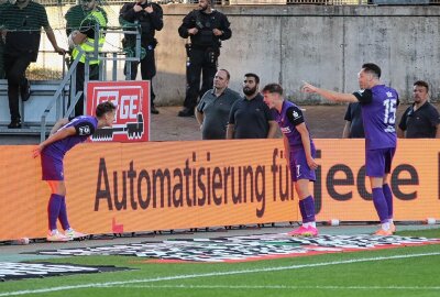 FC Erzgebirge Aue: Hochintensives Spiel endet Remis - Auer Torjubel nachdem 0-1. Foto: Alexander Gerber