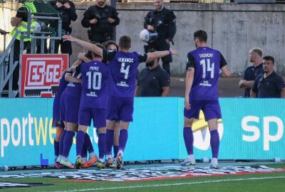 FC Erzgebirge Aue: Hochintensives Spiel endet Remis - Aue jubelt nachdem Führungstreffer. Foto: Alexander Gerber