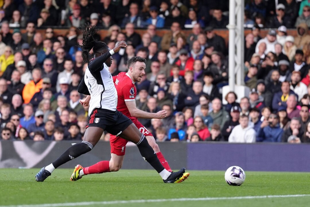 FC Liverpool schlägt Fulham und erobert Rang zwei - Stürmer Diogo Jota erzielt das Tor zum 3:1 für Liverpool.