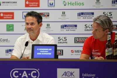 FCE: Cheftrainer Schuster meldet sich krank - Pressekonferenz des FCE. Foto: Katja Lippmann-Wagner