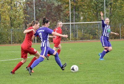 FCE-Frauen bleiben unter ihren Möglichkeiten - Die FCE-Frauen - am Ball Teresa Prußky - haben unentschieden gespielt gegen Zwickau. Foto: Ralf Wendland