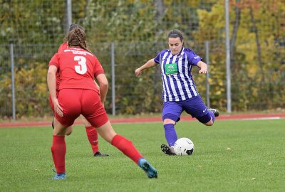 FCE-Frauen bleiben unter ihren Möglichkeiten - Die FCE-Frauen - am Ball Nelly Jessica Kramp - haben unentschieden gespielt gegen Zwickau. Foto: Ralf Wendland
