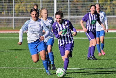 FCE-Frauen drehen Spiel in Hälfte zwei - Die FC-Frauen - am Ball Nelly Josephine Estel - haben zuhause gegen Stötteritz gewonnen. Foto: Ramona Schwabe