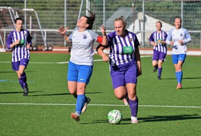 FCE-Frauen drehen Spiel in Hälfte zwei - Die FC-Frauen - am Ball Sophie Bley - haben zuhause gegen Stötteritz gewonnen. Foto: Ramona Schwabe