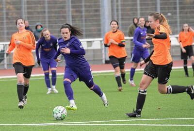 FCE-Frauen holen drei Punkte gegen Johannstadt - Die FCE-Frauen - am Ball Jessica Kramp - haben zuhause gegen den SV Johannstadt 1 gewonnen. Foto: Ralf Wendland