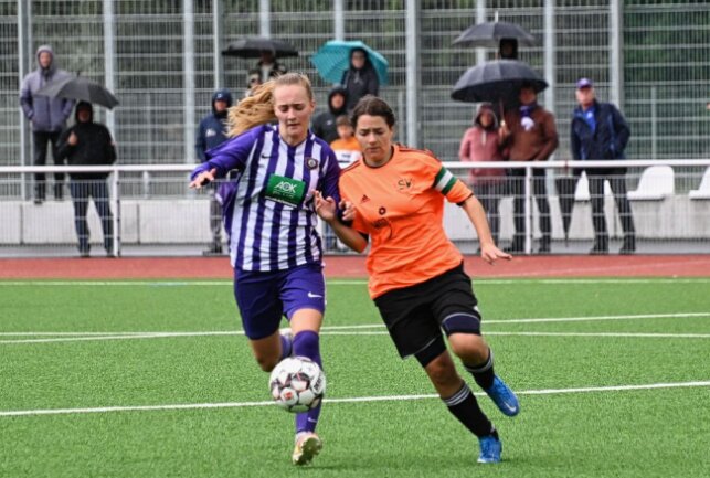 FCE-Frauen holen souveränen 7:0-Sieg - Die FCE-Frauen - am Ball Joelle Loreen Ketzer - haben sich souverän gegen den SV Johannstadt durchgesetzt. Foto: Ramona Schwabe