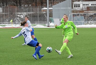 FCE Frauen wollen den Sieg gegen SV Johannstadt - Die FCE-Frauen - am Ball Luisa Pollmer - sind zuletzt gegen Stötteritz nicht über Unentschieden hinaus gekommen. Foto: Ralf Wendland