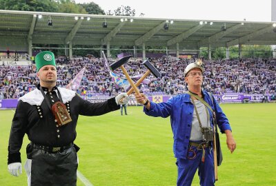 FCE startet Crowdfunding-Aktion: Fans sollen Namen "Erzgebirgsstadion" sichern - Kumpelverein will der FC Erzgebirge Aue mehr denn je sein. Foto: Katja Lippmann-Wagner