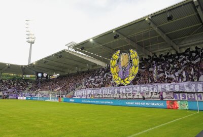 FCE startet Crowdfunding-Aktion: Fans sollen Namen "Erzgebirgsstadion" sichern - Die Fans sind eine Macht: In dieser Saison hat der FC Erzgebirge Aue zur alten Heimstärke zurückgefunden. Foto: Katja Lippmann-Wagner