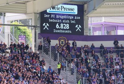 FCE: Torloses, aber nicht trostloses Heimspiel - Kapp 7.000 Zuschauer kamen zum ersten Heimspiel der Veilchen. Foto: Alexander Gerber