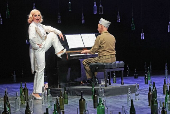 Februarprogramm: Das läuft im Theater Plauen-Zwickau - Der beliebte Marlene-Dietrich-Abend "The Kraut" wird im Februar wieder gezeigt. Foto: Thomas Voigt