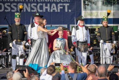 Feierliche Eröffnung des 36. Bergstadtfestes Freiberg - Krönung der 3. Silberstadtkönigin Sophia Thüm . Foto: Marcel Schlenkrich