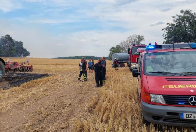 Feldbrand nahe Taucha - Heute kam es zu einem Feldbrand bei Sehlis. Foto: Christian Grube