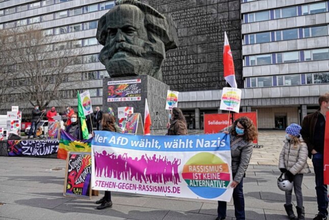 Festnahmen bei Mai-Demos in Chemnitz - Maikundgebung des DGB zum Tag der Arbeit. Foto: Harry Härtel