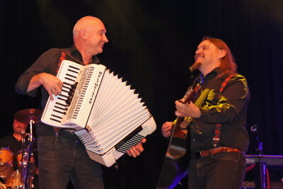 Die Party-Band "Karo" aus dem oberen Vogtland sorgte für den passenden Sound. Foto: Thomas Voigt