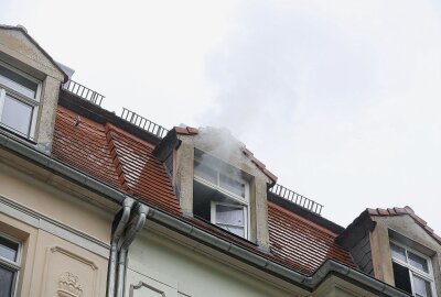 Feuer im Dachgeschoss am Pestalozziplatz Dresden - Brand in Dresden. Foto: Roland Halkasch