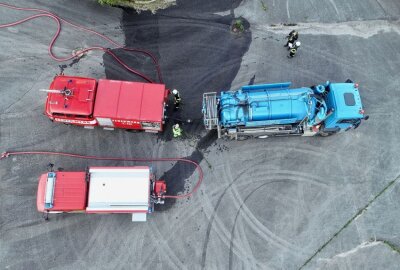 Feuerwehr und Wasserwerke üben gemeinsam - Probelauf der Wasserwerke West-Erzgebirge und der Feuerwehren Albernau und Johanngeorgenstadt. Foto: Daniel Unger