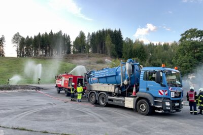Probelauf der Wasserwerke West-Erzgebirge und der Feuerwehren Albernau und Johanngeorgenstadt. Foto: Daniel Unger