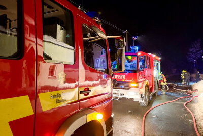 Feuerwehr verhindert Hausbrand in Eibenstock-Wildenthal - Die Einsatzkräfte aus Eibenstock, Carlsfeld, Sosa, Johanngeorgenstadt und Schönheide waren alarmiert. Foto: Daniel Unger