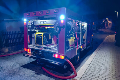 Feuerwehreinsätze in Schneeberg nach Silvesterfeuerwerk - Kurz nach Mitternacht ging es für die Feuerwehren mit den Einsätzen schlag auf Schlag.