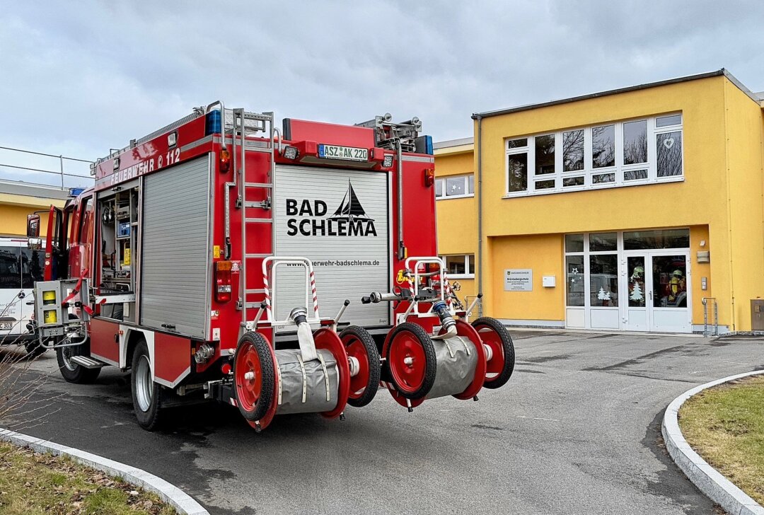 Feuerwehreinsatz an Auer Schule auf dem Brünlasberg - In der Brünlasbergschule schlug eine Brandmeldeanlage Alarm. Foto: Daniel Unger