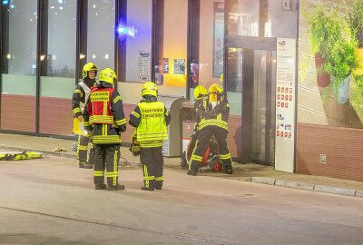 Feuerwehreinsatz an Zwönitzer Tankstelle: Verkaufsraum stark verraucht - Verkaufsraum der Tankstelle ist stark verraucht. Foto: André März