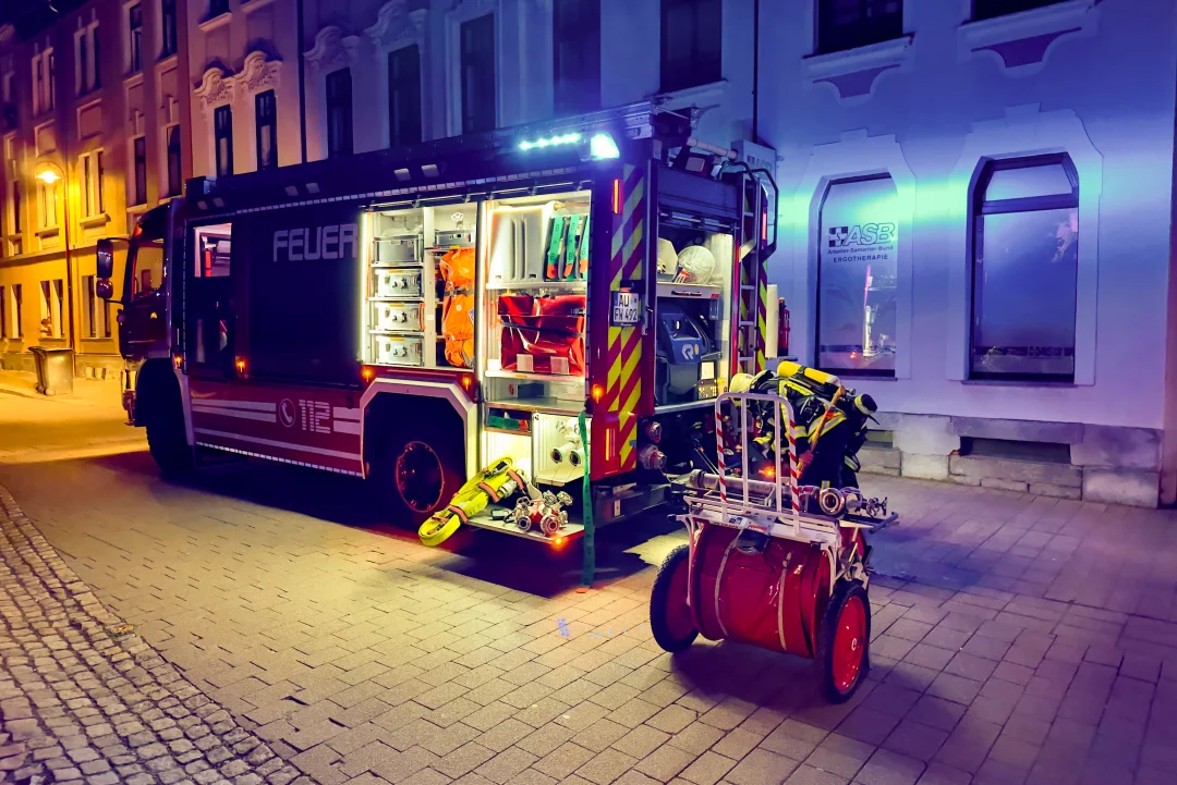 Feuerwehreinsatz in Aue: Rauch aus Wohnung sorgt für Aufregung - 