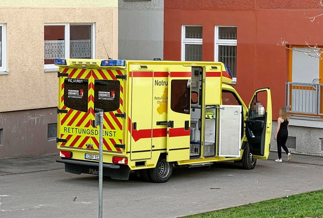 Feuerwehreinsatz in Chemnitz: Küche in Brand - Ersten Informationen zufolge ist eine Person verletzt. Foto: ChemPic