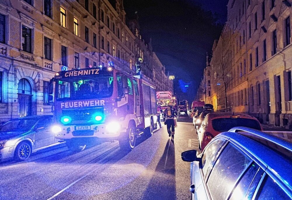 Feuerwehreinsatz in Chemnitz: Was war geschehen? - Die Feuerwehr konnte an der Einsatzstelle keinen Brand feststellen. Foto: Harry Härtel
