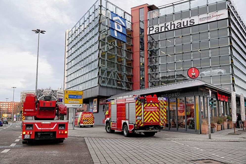 Feuerwehreinsatz in der Chemnitzer Innenstadt - Am Samstagnachmittag gab es in der Chemnitzer Innenstadt einen Feuerwehreinsatz. Foto: Harry Haertel