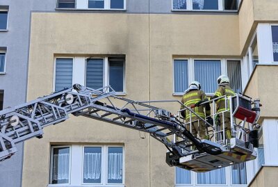 Feuerwehreinsatz in Grimma: Brand in Wohnblock - Am Sonntagnachmittag kam es in Grimma zu einem Brand in einer Wohnung. Foto: Sören Müller