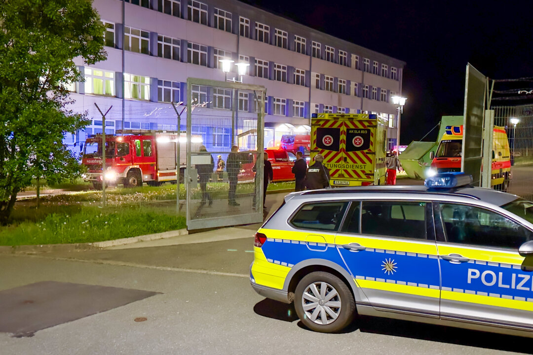 Feuerwehreinsatz in Schneeberg: Brand in Erstaufnahmeeinrichtung - 