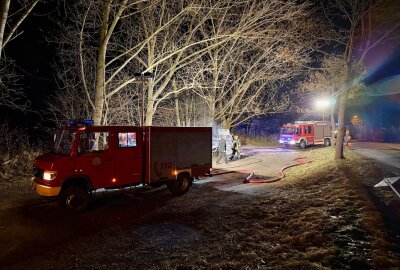 Feuerwehreinsatz nach PKW-Brand in Schneeberg - PKW-Brand in Schneeberg. Foto: Daniel Unger