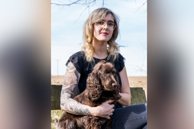 Feuerwehrfrau Cora (19) aus Werdau hat Tattoos als seelische Stütze - Darüber hinaus widmet Cora viel Zeit dem Agility-Training mit ihrem Hund - einem Cockerspaniel.