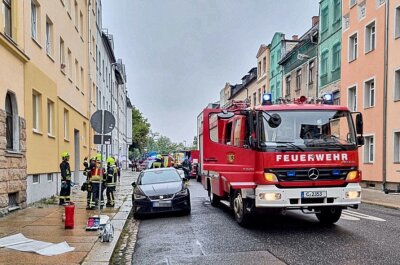 Feuerwehrgroßeinsatz in Chemnitz: Was ist geschehen? - Am Freitag wurde die Feuerwehr in Chemnitz zu einem Gefahrguteinsatz in die Bernhardtstraße gerufen. Foto: Harry Härtel