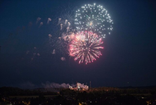 Abschluss des 35. Bergstadtfestes am Sonntag mit einem atemberaubenden Feuerwerk. Foto Marcel Schlenkrich