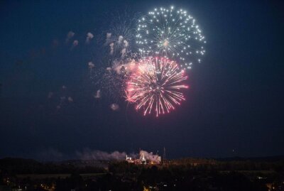 Feuerwerk als krönender Abschluss am Bergstadtfest-Sonntag - Abschluss des 35. Bergstadtfestes am Sonntag mit einem atemberaubenden Feuerwerk. Foto Marcel Schlenkrich