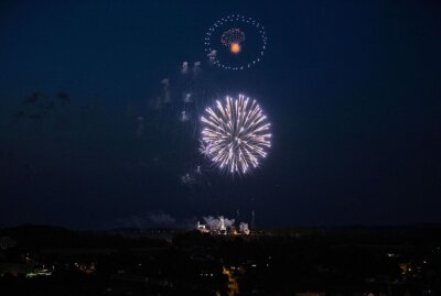 Feuerwerk als krönender Abschluss am Bergstadtfest-Sonntag - Abschluss des 35. Bergstadtfestes am Sonntag mit einem atemberaubenden Feuerwerk. Foto Marcel Schlenkrich