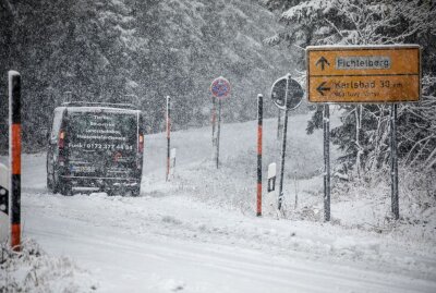 Fichtelberg in weiß: Schneetreiben auf höchstem Berg Sachsens - Winterliche Bilder auf dem Fichtelberg. Foto: B&S/Bernd März