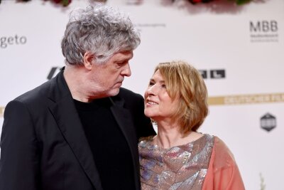 Film über das Leben: "Sterben" gewinnt Deutschen Filmpreis - Regisseur Matthias Glasner und Schauspielerin Corinna Harfouch auf dem roten Teppich.