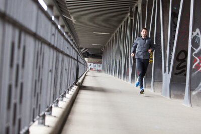 Firmenlauf und Co.: So trainieren Sie für ein Laufevent - Wer als Ungeübter einen Zehn-Kilometer-Lauf absolvieren will, sollte drei Monate vor dem Event mit dem Training beginnen.