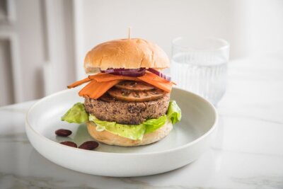 Fleisch oder Pflanzlich? Was für Veggie-Burger spricht - Auch beim Belegen gilt: Richtig ist, was schmeckt.