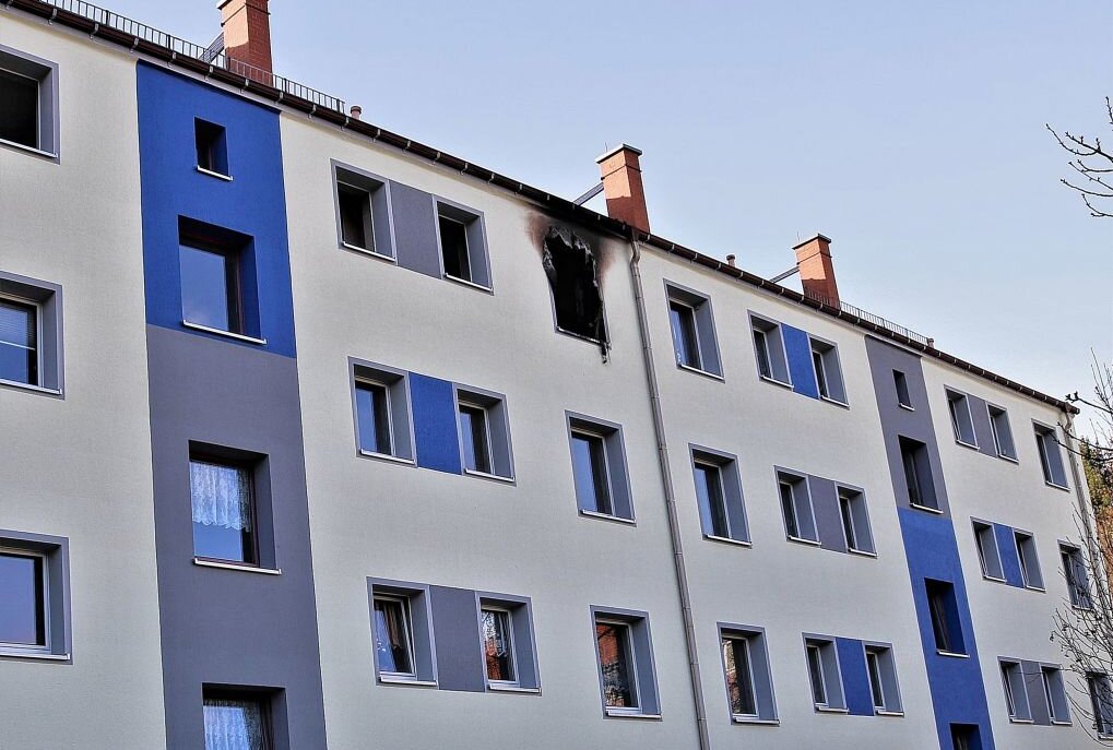 Flöha: Feuer bricht im Mehrfamilienhaus aus - In diesem Wohnhaus an der Lessingstraße in Flöha hat es in der Nacht zum 14. Januar gebrannt. Foto: Knut Berger