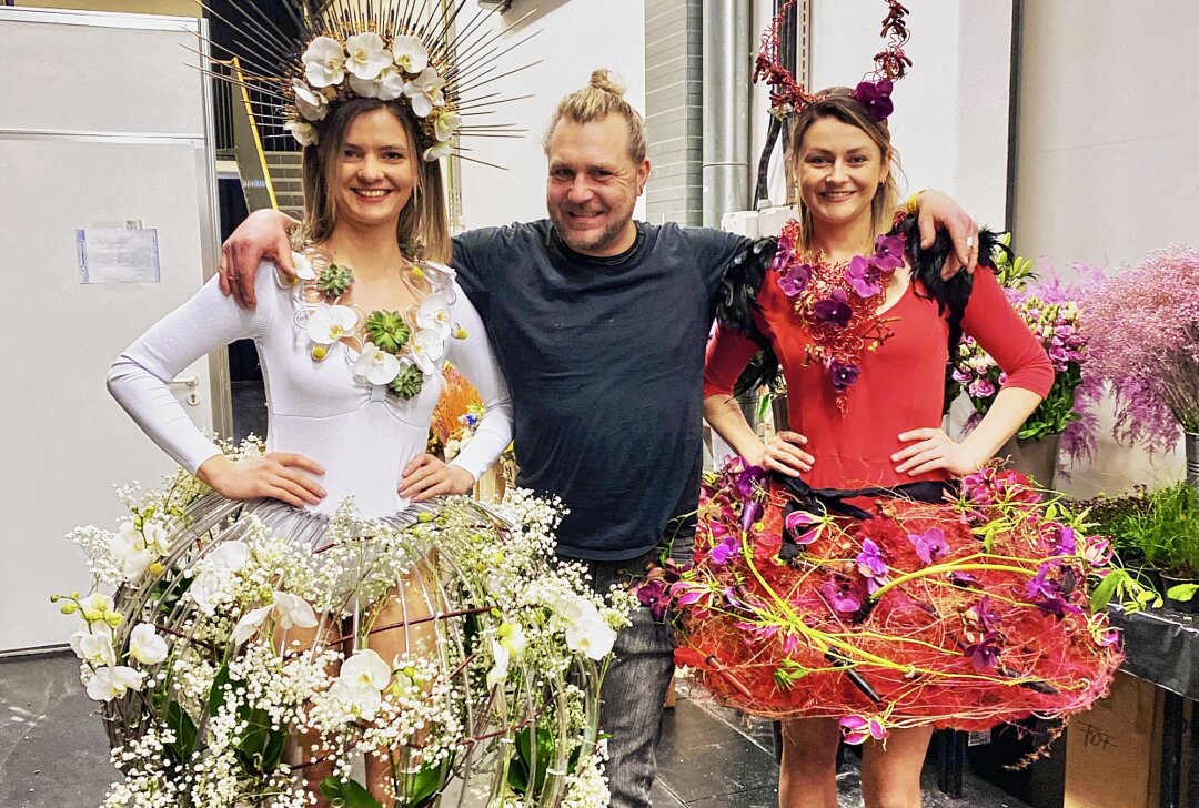 Florale Kleider beim Chemnitzer Frühling - Floristmeister David Gehrisch zaubert gemeinsam mit seinem Team vom Gartenfachmarkt Richter fünf florale Kleider.Foto: privat