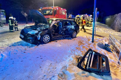 Flucht vor Polizei in Tannenberg endet tödlich - Auf der S260 kam es in der vergangenen Nacht zu einem tödlichen Verkehrsunfall. 