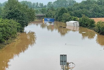 Flutkatastrophe im Westen fordert mehr als 100 Todesopfer - In Erft-Blessem sind zahlreiche Häuser eingestürzt, nachdem das Wasser eine Wohnsiedlung unterspülte. Foto: B&S/Bildrechte: Bernd März