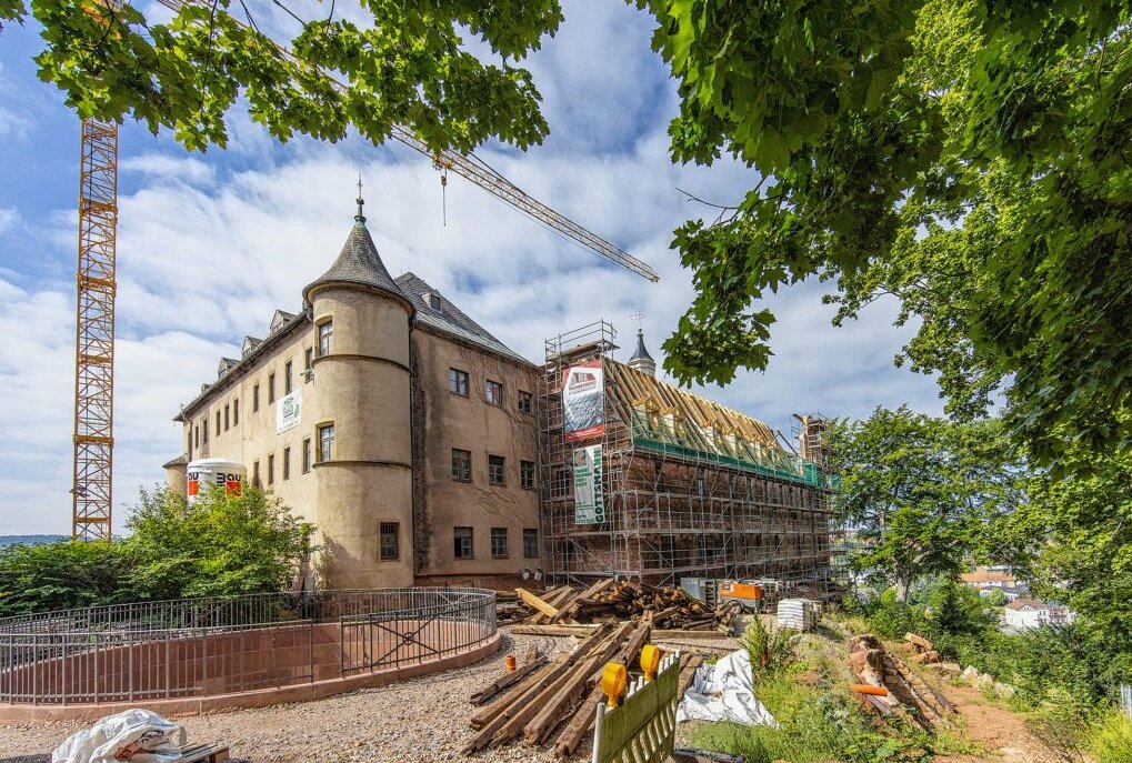 Fördermittel für die Fürstengruft übergeben - Das Lichtensteiner Schloss ist derzeit eine Großbaustelle, auf der es nun zügig vorwärts geht. Foto: Markus Pfeifer