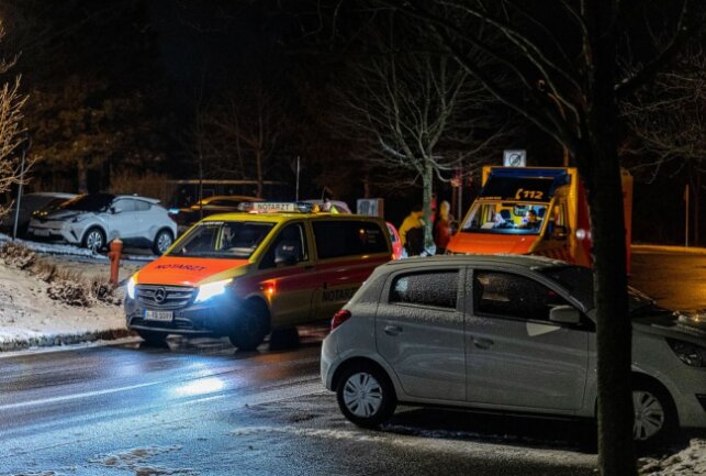 Rotfahrer in Auerbach verletzte einen 60-jährigen Fußgänger schwer. Bildrechte: Blaulicht und Stormchasing / David Rötzschke